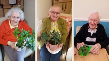 Green-finger award hopefuls make finishing touches at Glasgow care home